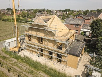 Houtskeletbouw woning in opbouw te Pelt. 